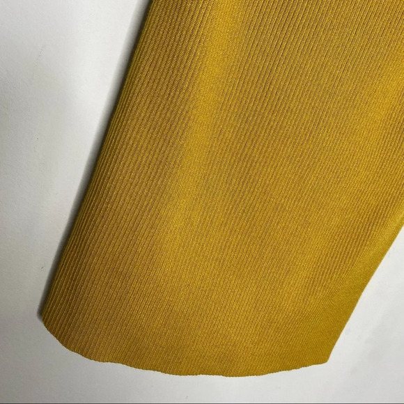 🌟NEW Anthropologie Mustard Yellow Ribbed Off The Shoulder Top Size Small - Picture 5 of 8